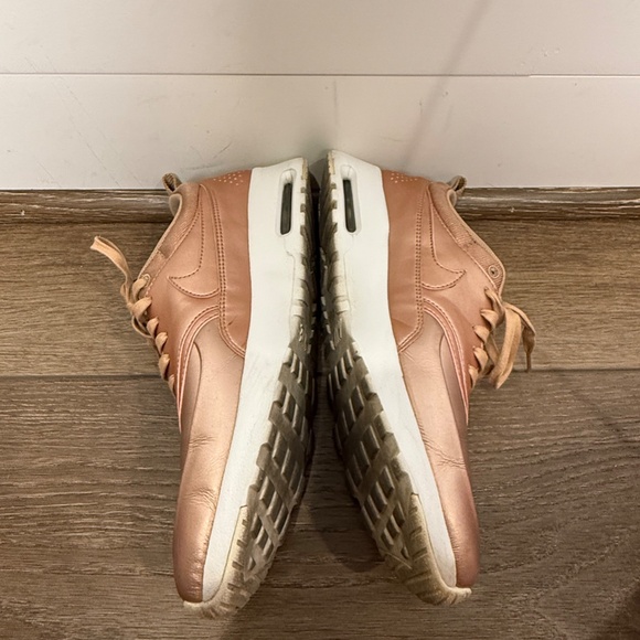Women's Nike Air Max Thea Rose Gold Sneakers Size 9.5 Leather Shoes - Picture 6 of 13